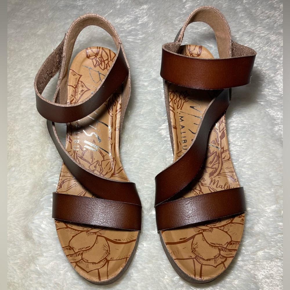 Like new!! Blowfish Malibu brown wedge sandal. size 8.5 women.